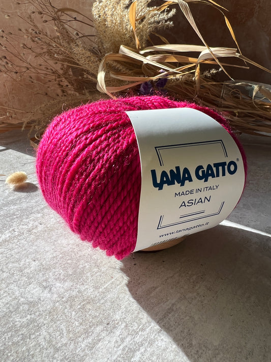 Asian Lana Gatto